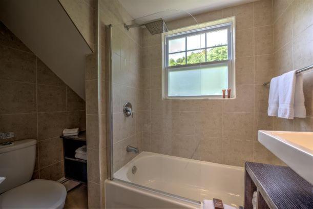 Auberge Sous L'Edredon B&B Saint-Sauveur Экстерьер фото